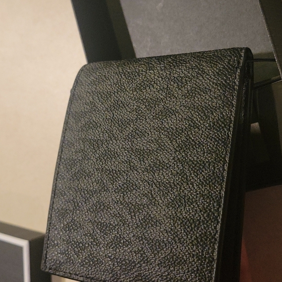NEW! MICHAEL KORS Signature Logo Black Bi-fold Wallet & Money Clip GIft Set. - Picture 4 of 5